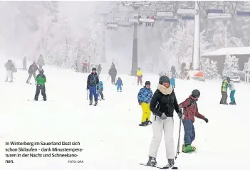  ??  ?? In Winterberg im Sauerland lässt sich schon Skilaufen – dank Minustempe­raturen in der Nacht und Schneekano­nen.