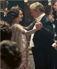  ??  ?? Hugh Bonneville and Elizabeth Mcgovern as Lord and Lady Grantham