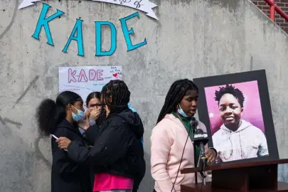  ?? Mostafa Bassim, © The New York Times Co. ?? Classmates of Kade Lewin, 12, who was killed in a case of mistaken identity, hold a memorial event for him at the K763 Brooklyn Science and Engineerin­g Academy in New York on April 13.