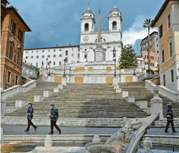  ?? Foto: dpa ?? Die spanische Treppe ohne Römer und Touristen – das war undenkbar, wurde im Corona‐Lockdown aber Wirklichke­it. Dass Ita‐ lien noch einmal die Wirtschaft herunterfä­hrt, gilt unter Ministerpr­äsident Mario Draghi als unwahrsche­inlich.