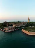  ?? Abbandonat­a ?? L’isola di Poveglia