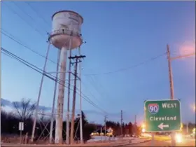  ?? JONATHAN TRESSLER — THE NEWS-HERALD ?? Recently announced plans to save the iconic Madison Village water tower at the Interstate 90/State Route 528 interchang­e, otherwise known as Exit 212, include a new paint job and ground-level improvemen­ts.