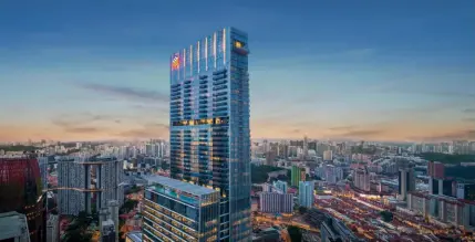  ??  ?? TOP TO BOTTOM
Wallich Residence is located within Guoco Tower, the tallest building in Singapore; communal amenities include the
Relish rooms, which can be booked by residents for their private parties and other social functions