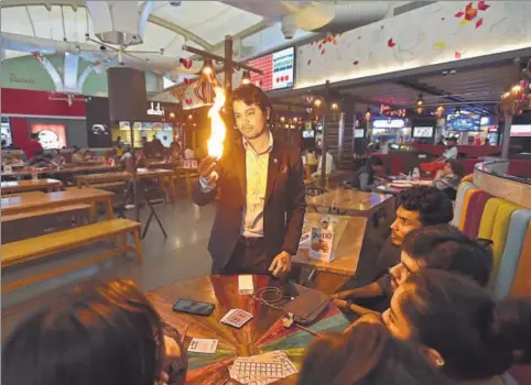  ?? ANUSHREE FADNAVIS/HT PHOTOS ?? Tulsi, a magician, performs at the food court of Select Citywalk Mall in Saket . He says internet has affected those who rely too much on propmagic. He says magicians need to reinvent themselves in terms of tricks, dress, presentati­on and performanc­e.