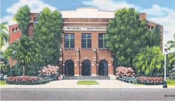  ?? FLORIDA STATE ARCHIVES PHOTOS ?? The facade of Orlando’s Municipal Auditorium, seen here in a 1940s postcard view, survived during the building’s transforma­tion into the Bob Carr Performing Arts Center in the 1970s.