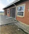  ?? Picture: PHUMELELE HLATI ?? DAMAGED: Shattered windows at the Dumpy Adams Sports Complex change rooms