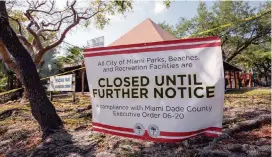  ?? DANIEL A. VARELA dvarela@miamiheral­d.com ?? A ‘closed until further notice’ sign is erected in front of Peacock Park in Coconut Grove on April 14. All Miami-Dade Parks have been closed due to the coronaviru­s pandemic.