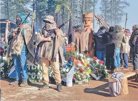  ?? / WERKEN NOTICIAS ?? El funeral se llevó a cabo en el exfundo Pidenco, en Lumaco, a unos 53 kilómetros de Angol.