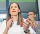  ??  ?? Katarina Ujdur Mostova gradonačel­nica Metkovića ušla je u drugi krug s prednosti, no HDZ-ovi mandati u Vijeću mogli bi je ugroziti ako pobijedi