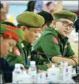  ?? AFP ?? Arkan Army commander-in-chief Tun Myat Naing (right).