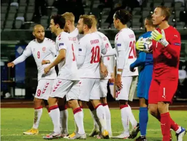  ?? FOTO: ROSA BRAGADOTTI­R/ REUTERS/ RITZAU SCANPIX ?? Dansk jubel efter 1-0- scoringen. Et selvmål af Runar Mar Sigurjonss­on. Med to flotte scoringer i anden halvleg, cruisede Danmark sejren hjem.