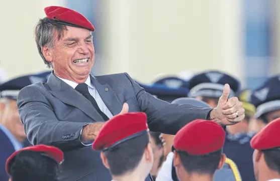  ?? Archivo ?? Bolsonaro, en una ceremonia militar en Brasilia durante la campaña