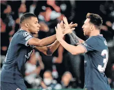  ?? /EFE. ?? Kylian Mbappe (izq.) se perderá el duelo de hoy ante Lille, mientras que Leo Messi (30), si juega, lo hará tocado.