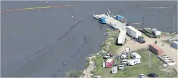  ?? JASON FRANSON/THE CANADIAN PRESS FILES ?? Crews work to clean up an oil spill on the North Saskatchew­an river near Maidstone, Sask., in 2016. The Saskatchew­an Ministry of Justice is reviewing whether charges are warranted against Husky Energy for its role in a major oil spill last summer.