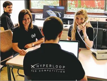  ?? BILDER: PRI6AT ?? Konstrukti­onspläne entwerfen, Präsentati­onen für Sponsoren anfertigen und so weiter: Die Studierend­en des HyperpodX-Teams verbringen viel Zeit am Computer.