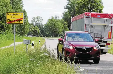  ?? Foto: Barbara Würmseher ?? Eine komplette Umleitung des Verkehrs über Staudheim und Burgheim während der gesamten Bauphase auf der B16 wollen beide Bürgermeis­ter aus Rain und Burgheim verhindern. Deshalb wird jetzt eine alternativ­e Lösung untersucht.