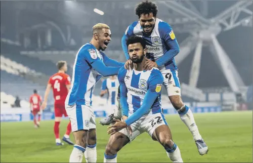  ?? PICTURE: BRUCE ROLLINSON ?? HIGH POINT: Fraizer Campbell celebrates scoring Huddersfie­ld Town’s goal with Juninho Bacuna and Duane Holmes.