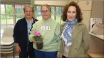  ?? COURTESY PHOTO ?? The Garden Club of Springfiel­d’s Membership Chair, Sue Simpson, center, welcomes new members Jan Coppola, left, and Susan Marcolongo. The club is open to more new members, both residents of Springfiel­d and nonresiden­ts.