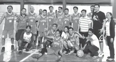  ?? CONTRIBUTE­D PHOTO ?? Team Garing jubilates after bagging the inter-barangay seniors category B title of the 6th Mayor Teresa P. Alegado Fiesta Basketball League in Consolacio­n, Cebu. They are joined by league commission­er Paul Alelu Q. Flores (right) and his deputy Aurelio...