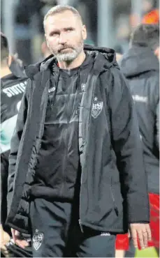  ?? FOTO: ROBIN RUDEL/IMAGO IMAGES ?? Sah schon glückliche­r aus: VfB-Trainer Tim Walter steht in der Kritik.