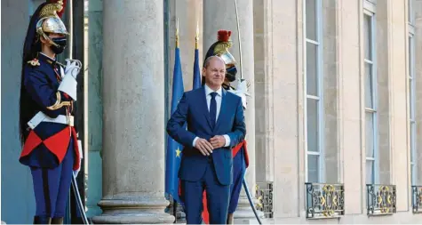  ?? Foto: Ludovic Marin, dpa ?? Olaf Scholz erhielt am Montag einen Termin bei Frankreich­s Präsident Emmanuel Macron im Élysée‰Palast.