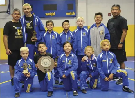  ?? PHOTO COURTESY BENJI LIMENTANG ?? Members of the Brawley Gladiators Club smile for a photo inside the wrestling room at Brawley Union High.