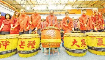  ??  ?? Chief Minister Tan Sri Musa Haji Aman together with other dignitarie­s banging on the drums to mark the opening of the Lion, Unicorn and Dragon Dance Festival held at the Likas Sports Complex Multi Purpose hall on Saturday. Also seen here are Special...