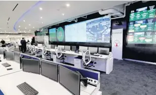  ?? PHOTOS BY JOSE A. IGLESIAS/MIAMI HERALD ?? Carnival Cruise Line’s new Fleet Operations Center in Doral is able to simultaneo­usly monitor real-time conditions faced by 26 vessels.