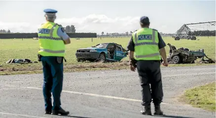  ?? DAVID WALKER/ STUFF ?? The scene of the fatal car crash which claimed three lives at the intersecti­on of Mitcham and Hepburns roads, near Ashburton.