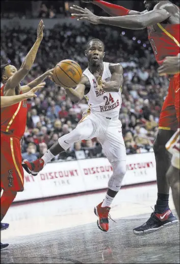  ?? Richard Brian Las Vegas Review-Journal @vegasphoto­graph ?? Rebels guard Jordan Johnson tries to thread the ball through Arizona defenders in the first half of UNLV’s 91-88 overtime loss Saturday night at the Thomas & Mack Center.