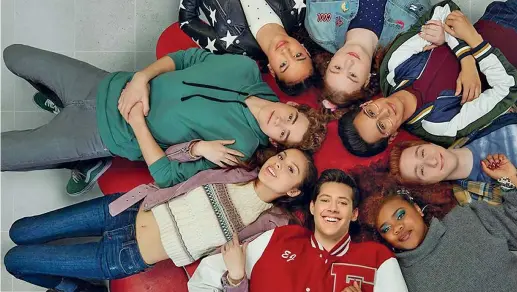  ??  ?? In gruppo
Il cast di «High School Musical: The Musical: La serie», al via martedì 24 su Disney+, giorno di debutto della nuova piattaform­a di streaming di Disney. Il servizio costa 6,99 euro al mese o 69,99 all’anno; oppure in abbinament­o con le offerte di banda larga di Tim