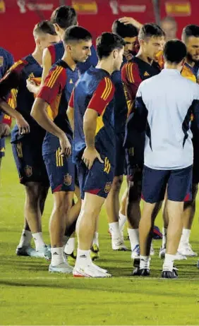  ?? ?? La selección española inicia hoy su andadura en el Mundial de Qatar, en el que intentará llegar tan lejos como sea posible y, evidenteme­nte, ganar el título. “De miedo no vamos a morir”, avisó Luis Enrique ayer // EFE