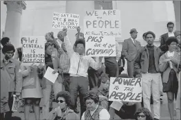  ?? WALLY FONG — THE ASSOCIATED PRESS FILE ?? Demonstrat­ors protest on the steps of the Los Angeles City Hall, against raids by police at Black Panther headquarte­rs.