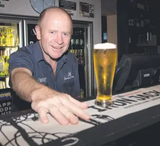  ?? Picture: Bev Lacey ?? COME ON IN: Barman at the National Hotel Mick Fahey is ready to get the beers flowing