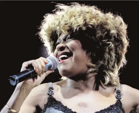  ?? ?? Tina Turner, durante un concierto ofrecido en el Palacio de Congresos del Kremlin en 1996 // REUTERS