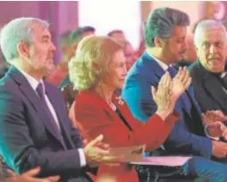  ?? ?? El presidente de Canarias, Fernando Clavijo, la Reina Sofía, el alcalde de San Cristóbal de La Laguna, Luis Yeray Gutiérrez, y el obispo de Canarias, Bernardo Álvarez, de izq. a dcha.