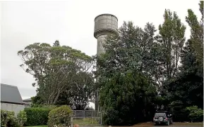  ?? RACHAEL KELLY/STUFF ?? The Gore District Council has voted to demolish the Hilbre Avenue water tower.