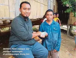  ??  ?? AKTIVITI PKAS melawat dan memberi sumbangan di perkampung­an Orang Asli.