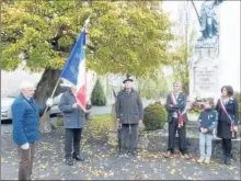  ??  ?? Minute de silence en hommage aux disparus