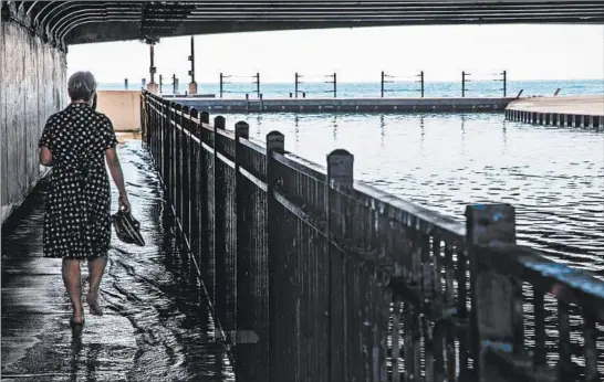  ?? ZBIGNIEW BZDAK/CHICAGO TRIBUNE PHOTOS ?? High water levels in Lake Michigan flood the lakefront trail at Diversey Harbor in Chicago on Tuesday. The water levels in Lake Michigan are at historic highs.