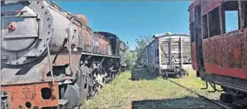  ?? Photos: Lunga Mzangwe ?? Off the rails: Services have collapsed in Ditsobotla local municipali­ty, where even the train system has collapsed.