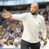  ?? DAVID ZALUBOWSKI/AP ?? Philadelph­ia 76ers assistant coach Sam Cassell reacts during a Nov. 18, 2021, game against the Denver Nuggets in Denver.