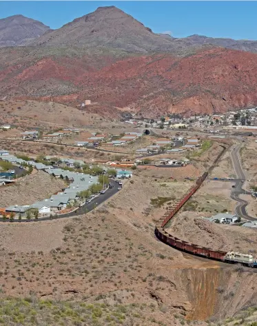  ?? Steve Glischinsk­i ?? Four locomotive­s lift a Freeport-McMoRan train upgrade out of Clifton, Ariz., en route to the company’s Morenci copper mine on March 14, 2019.