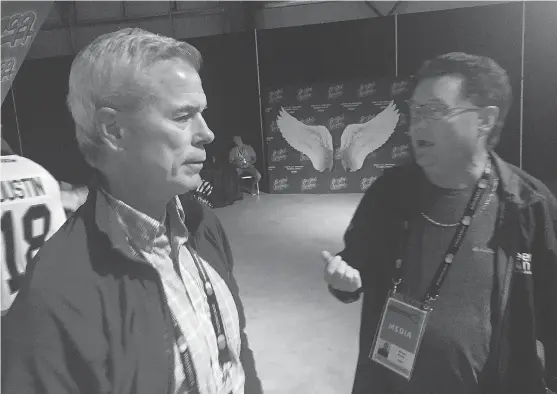  ?? QC PHOTO BY ROB VANSTONE ?? Rich Preston, left, chats with Warren Woods during the 2018 Memorial Cup.