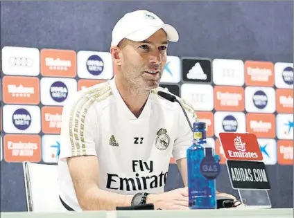  ?? FOTO: EFE ?? Zinedine Zidane destacó que es “una semana difícil” pero no ve nervios en el equipo por tener el título de LaLiga cerca