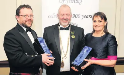  ??  ?? Speakers Dean of the Guildry Alasdair Gammack presents Murray Cook and Ailsa Stanwix with Guildry golbets