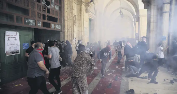  ??  ?? Israeli security forces attack unarmed Palestinia­n worshipper­s at Al-Aqsa Mosque in the Old City, East Jerusalem, occupied Palestine, May 10, 2021.