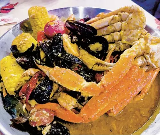  ?? ?? PAM KRAGEN A crab boil at The Surfing Crab. It includes snow crab, mussels, shrimp and crawfish, plus sausage, corn and potatoes.
U-T