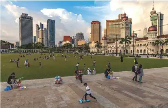  ?? — Malay Mail photos ?? People enjoy an evening out at Dataran Merdeka in Kuala Lumpur.