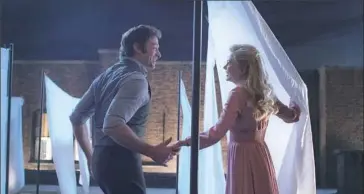  ??  ?? Hugh Jackman and Michelle Williams share an enchanting dance on a New York rooftop in “The Greatest Showman.”